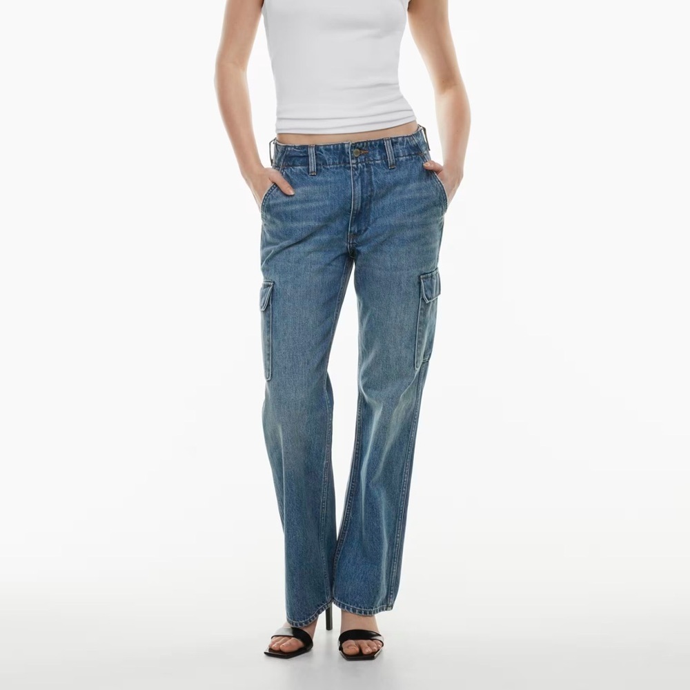 Aritzia Denim Forum 90’s Edie Lo-Rise Cargo Jean in 5 Years Kiss n Tell Bleu